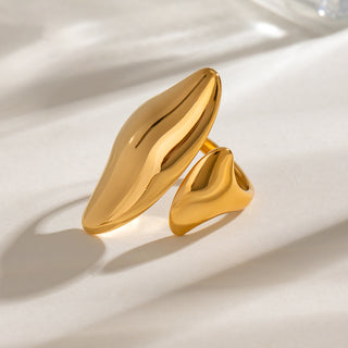 Sculpted Current Ring