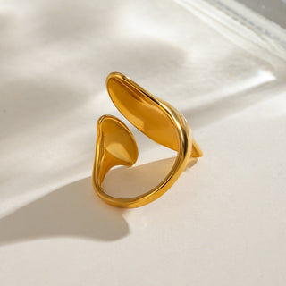Sculpted Current Ring
