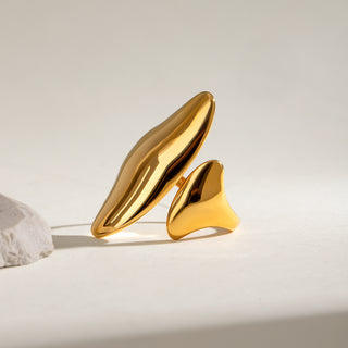 Sculpted Current Ring