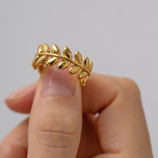 Golden Laurel Ring